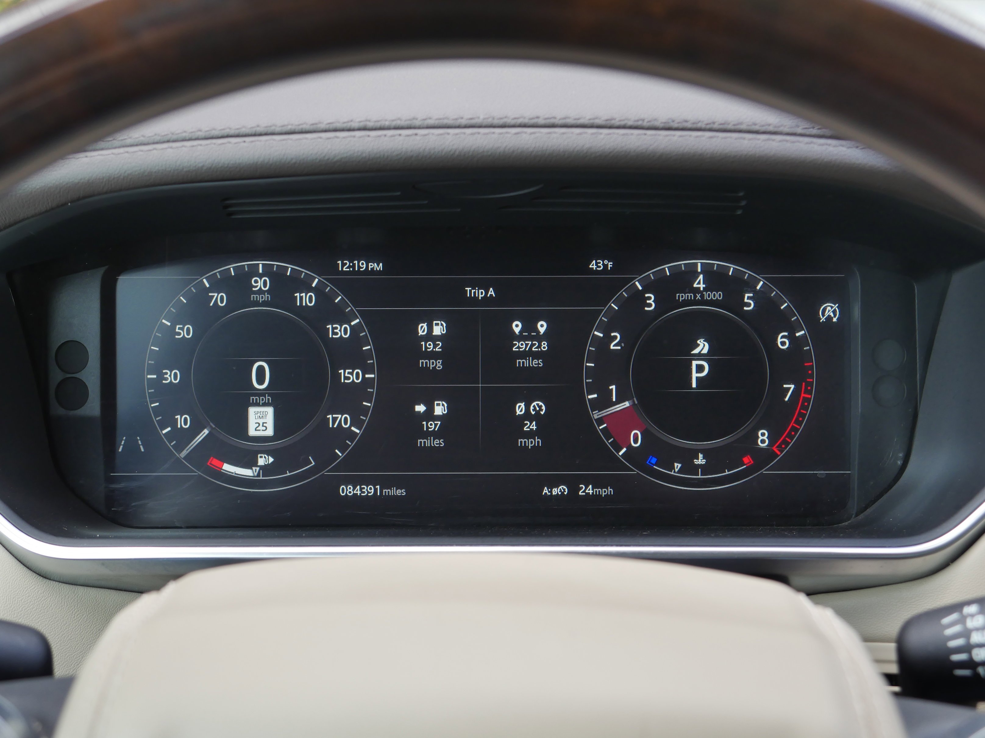 Used 2019 Fuji White Land Rover  image 8