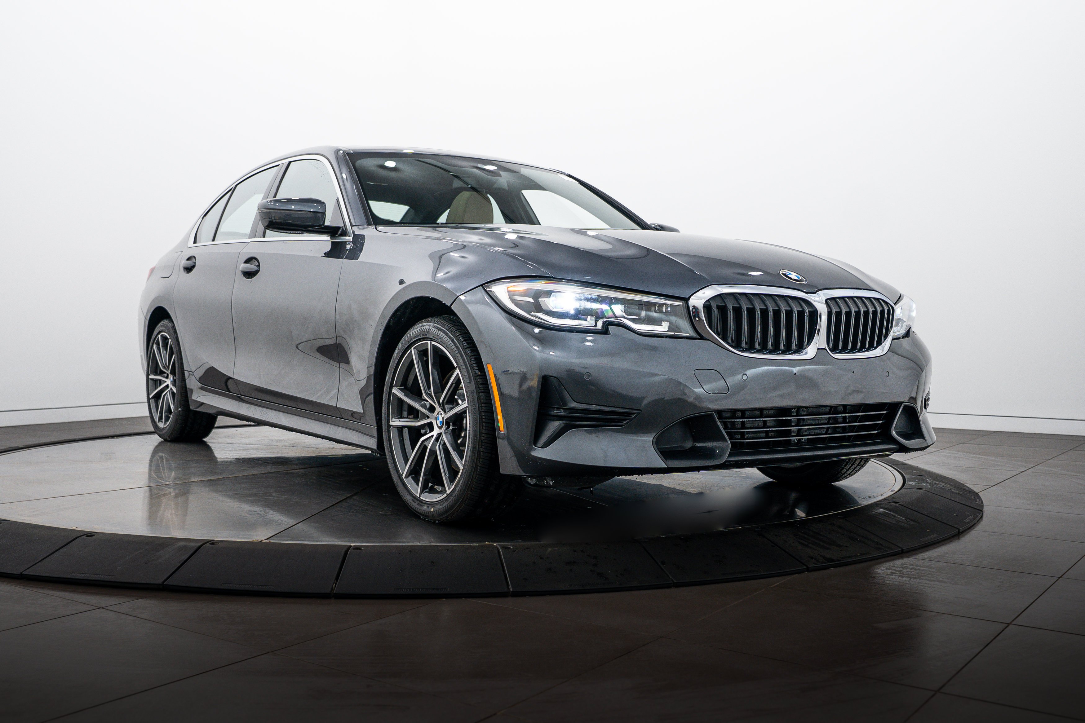 2020 BMW 3 Series 330i xDrive Sedan's photo