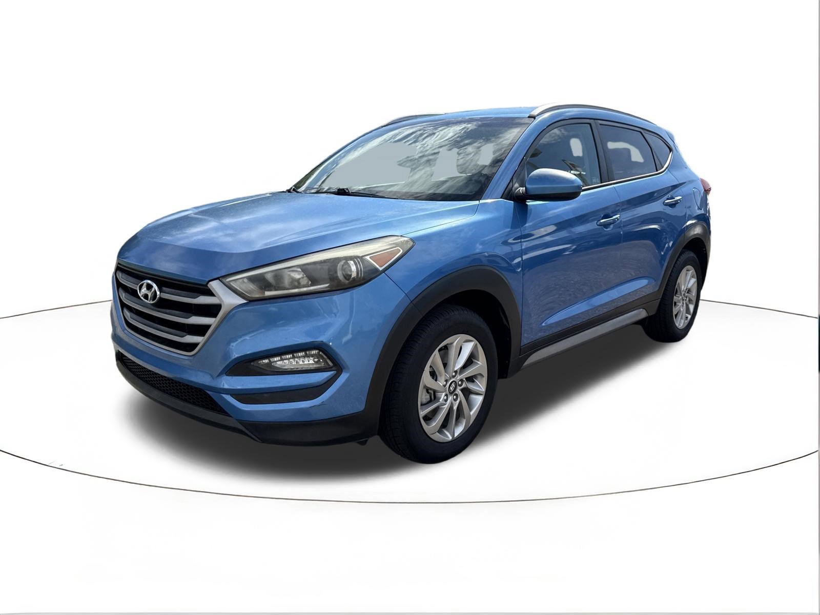 Used 2017 Caribbean Blue Hyundai SE image 7