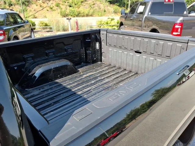 Used 2025 Black GMC SLT image 17