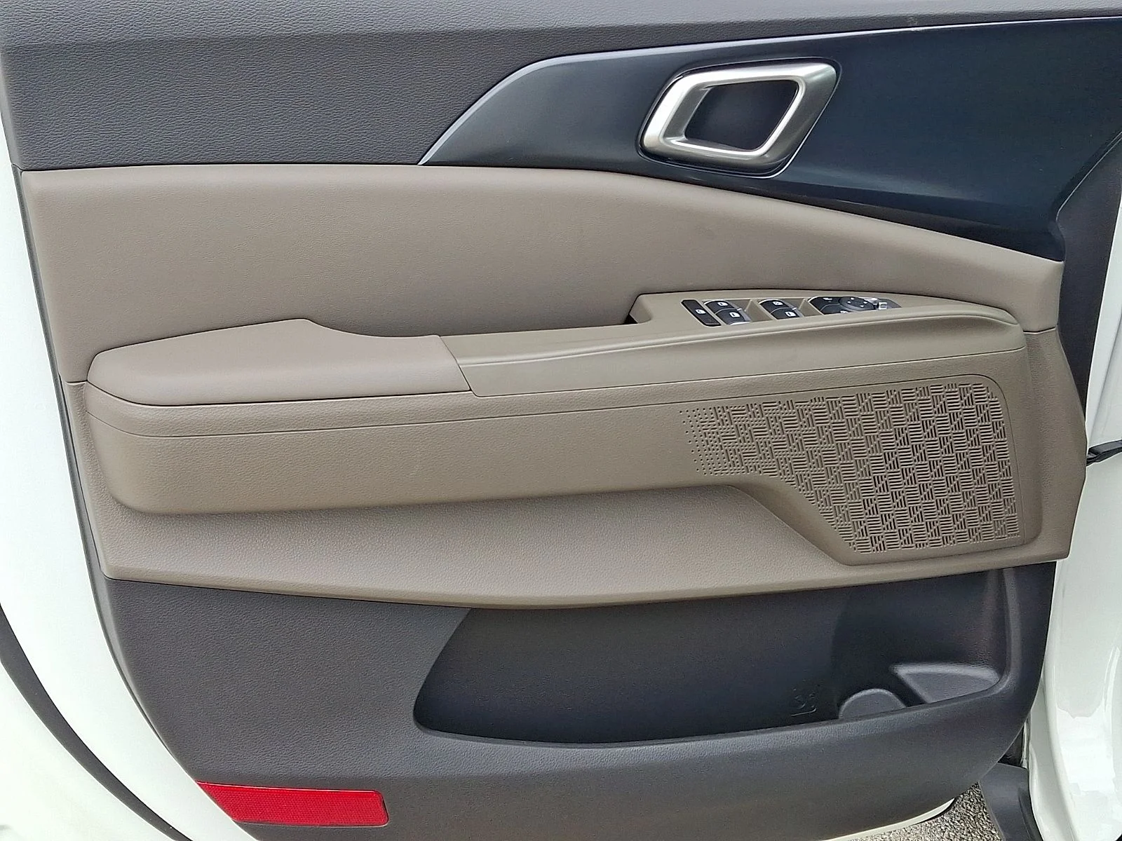 New 2027 White Kia LXS image 11