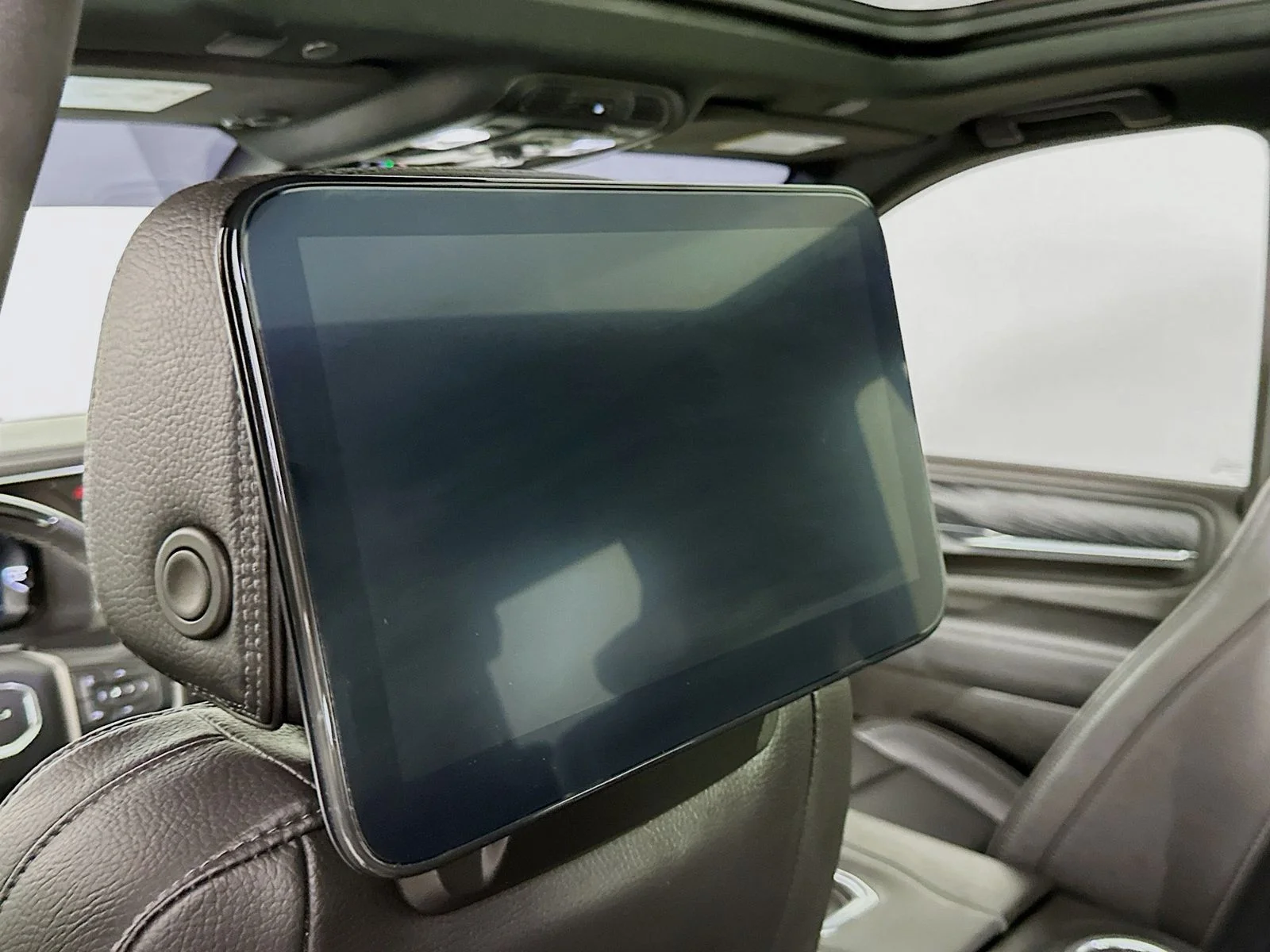Used 2024 Onyx Black GMC Denali image 27