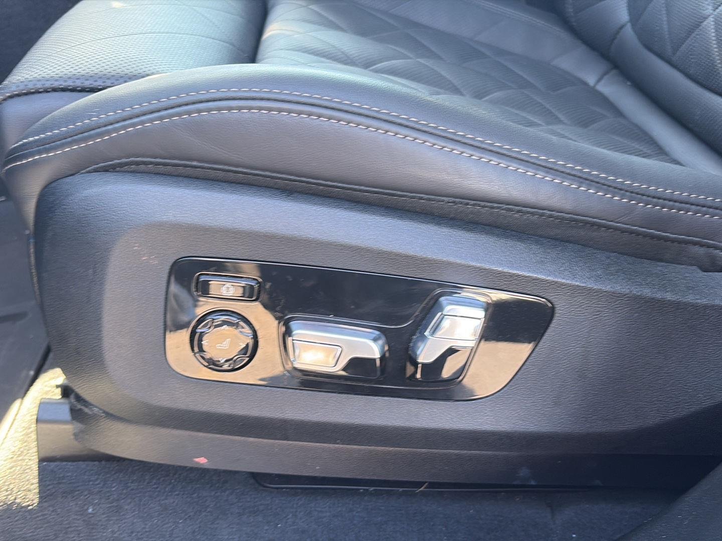 Used 2024 Skyscraper Grey Metallic BMW xDrive40i image 10