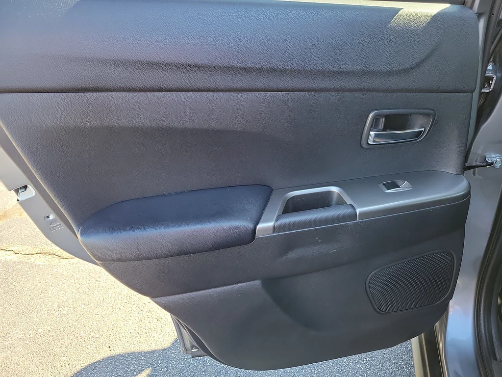 Used 2025 Mercury Gray Metallic Mitsubishi SE image 14