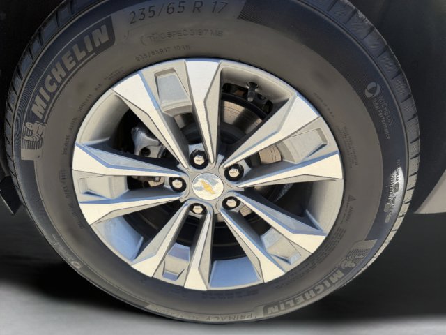 Used 2025 Sterling Gray Metallic Chevrolet LT image 32