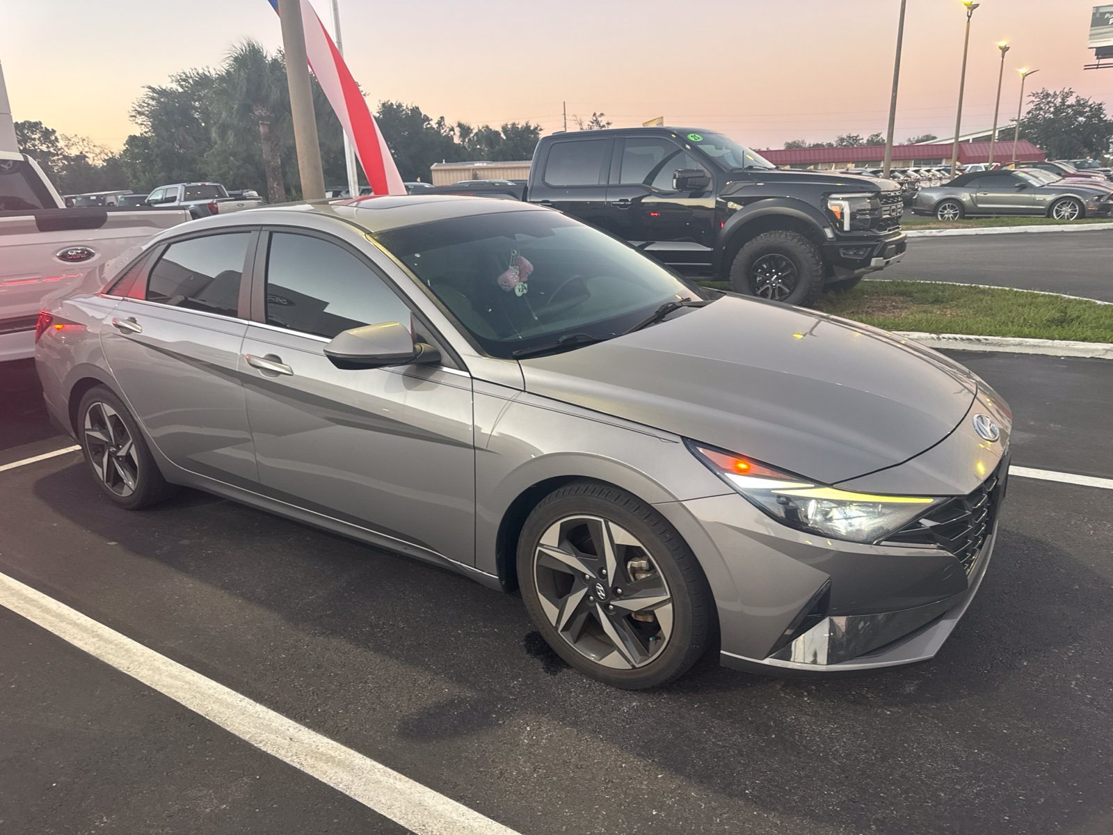 Used 2022 Gray Hyundai Limited image 1
