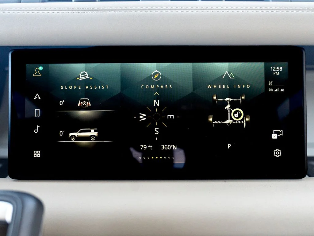 Used 2024 Green Land Rover X-Dynamic SE image 22