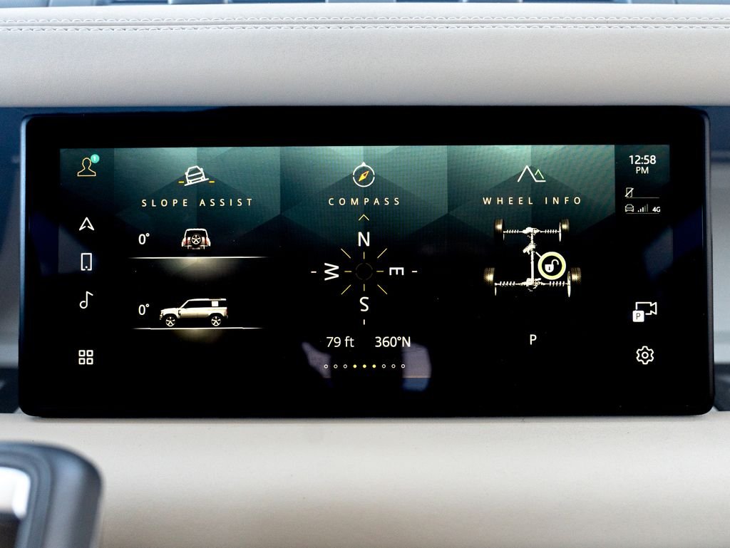 Used 2024 Green Land Rover X-Dynamic SE image 22