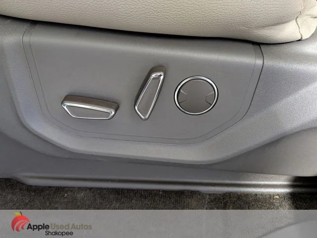 Used 2018 White Ford Limited image 17