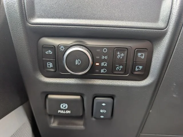 Used 2025 Gray Metallic Ford Platinum image 20