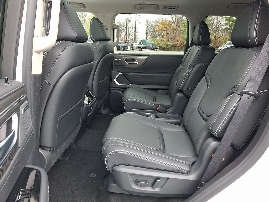 New 2026 RADIANT WHITE INFINITI Luxe 4WD image 6