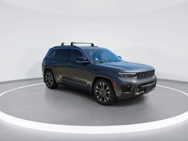 Used 2022 Gray Jeep Overland image 2