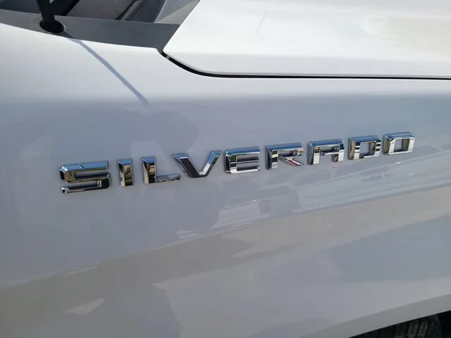 Used 2023 SUMMIT WHITE Chevrolet LT image 30