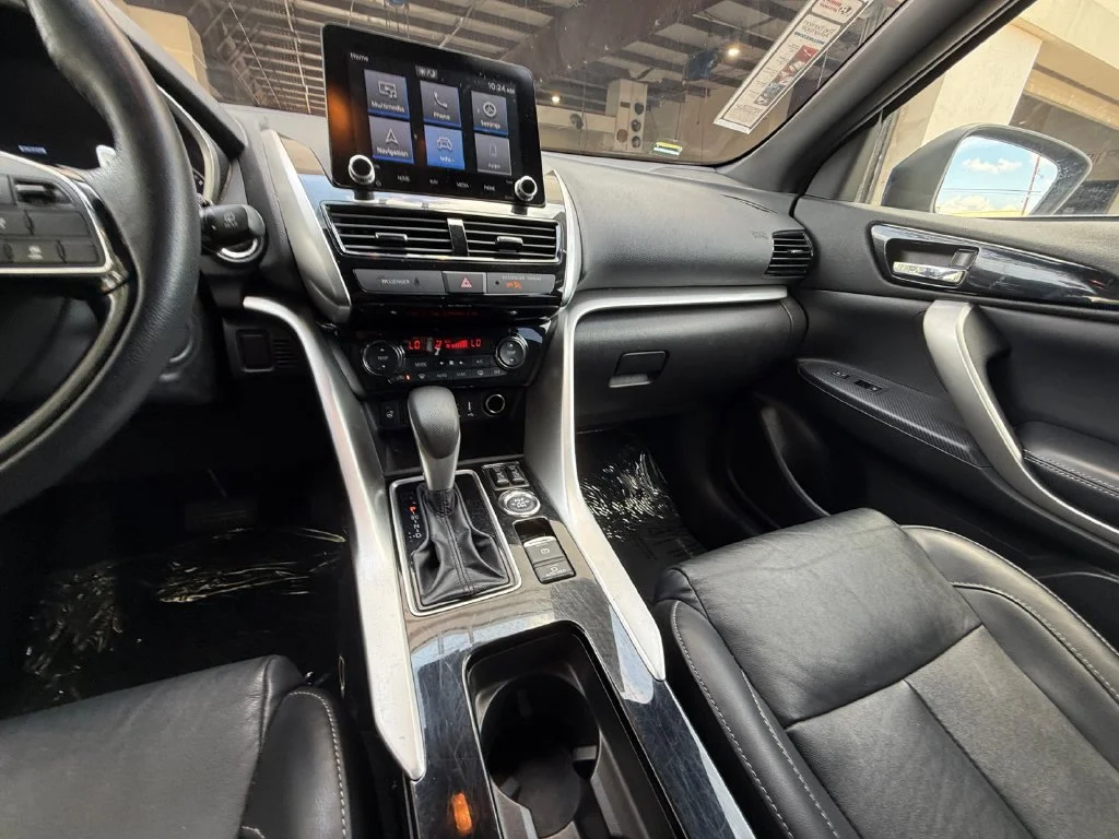 Used 2024  Mitsubishi SE image 15