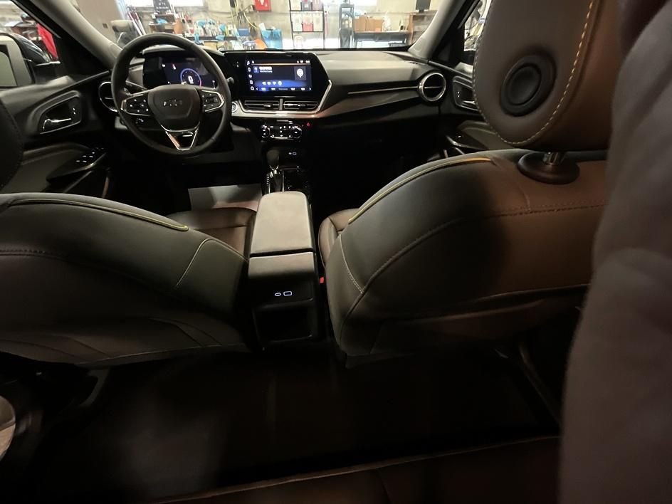 Used 2025 White Chevrolet ACTIV image 3