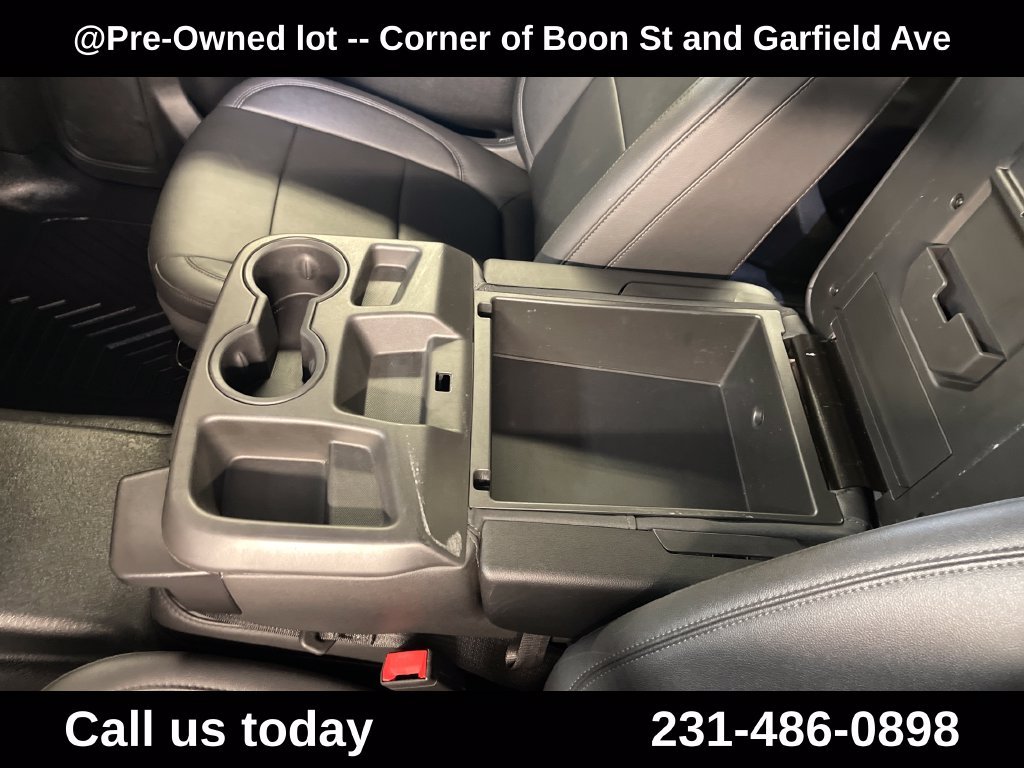Used 2020 White GMC Base image 25