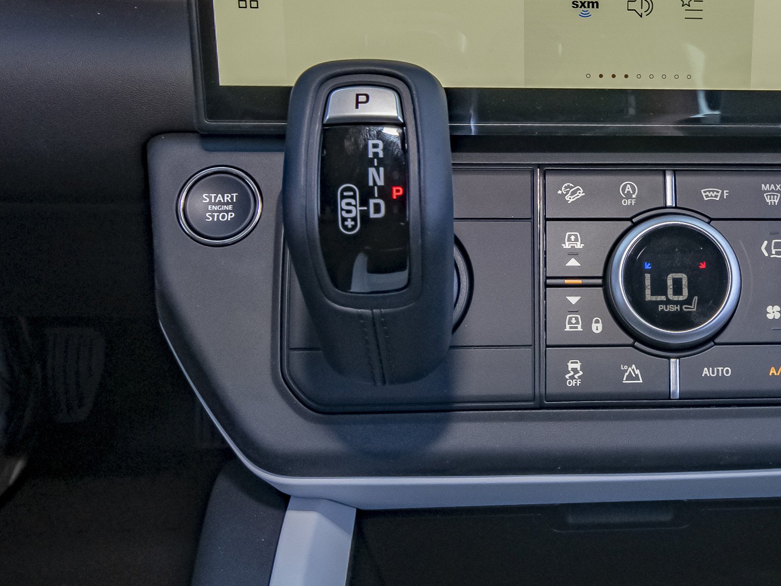 New 2026 Carpathian Grey Land Rover X-Dynamic SE image 18