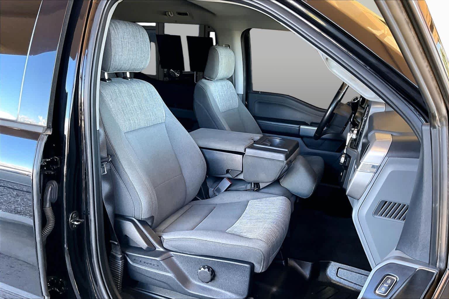 Used 2023 Agate Black Metallic Ford XLT image 17