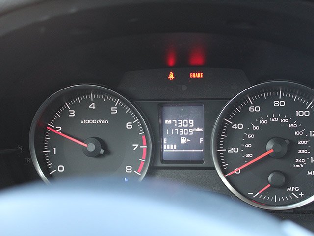 Used 2015 Green Metallic Subaru 2.0i image 9