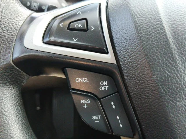 Used 2019 Blue Ford SE image 18