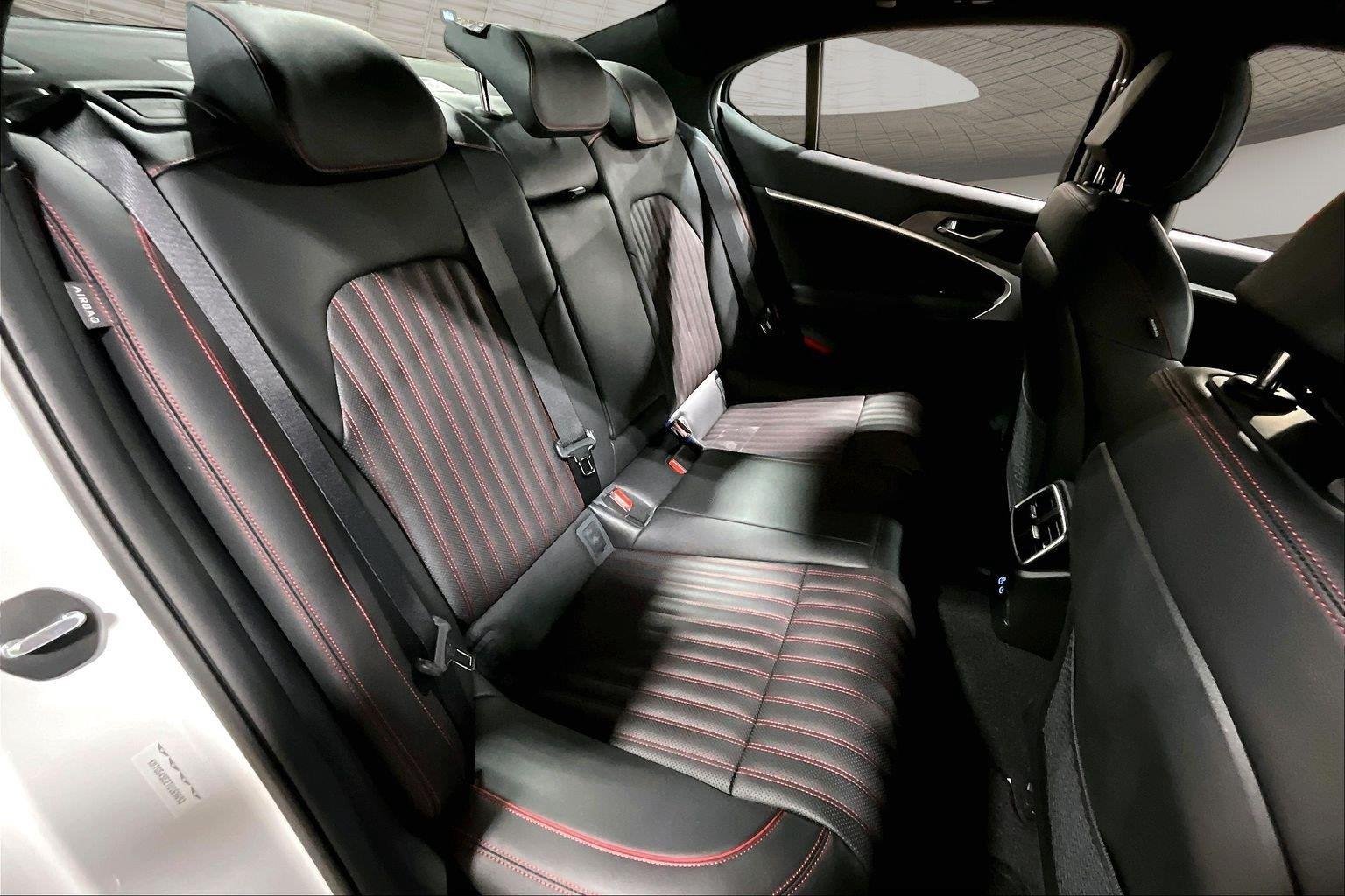 New 2026 Uyuni White Genesis 3.3T SPORT PRESTIGE image 11