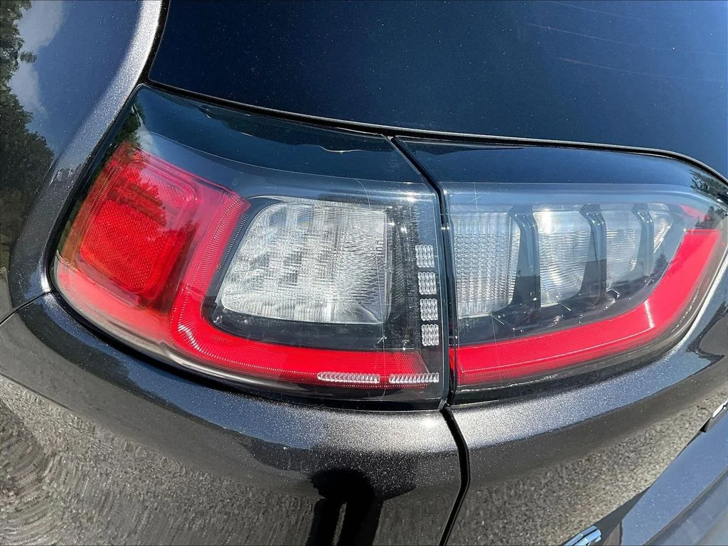 Used 2019 Gray Jeep Limited image 27