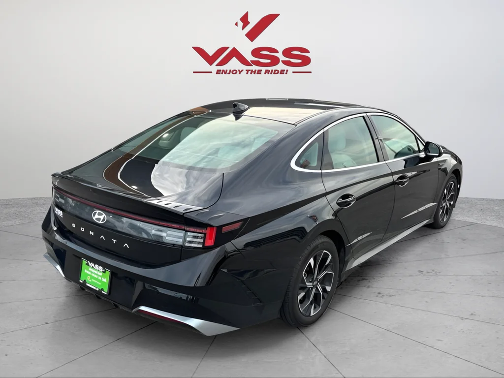 Used 2025 Abyss Black Hyundai SEL image 5