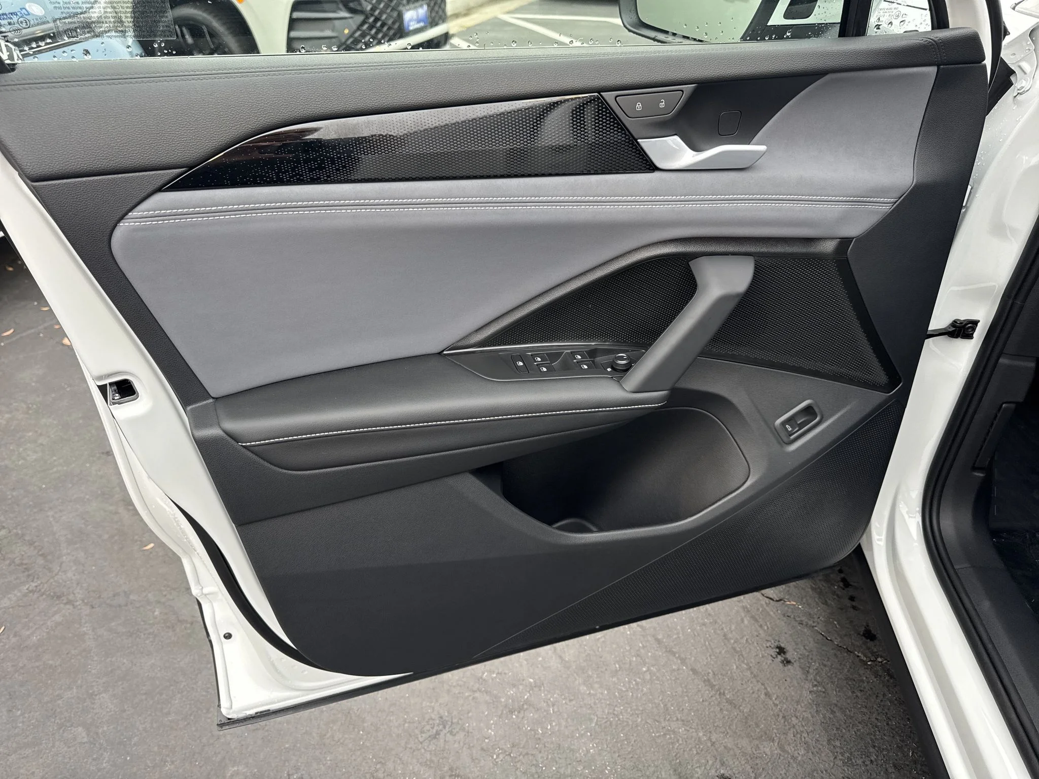 New 2026 Pure White Volkswagen SE image 12