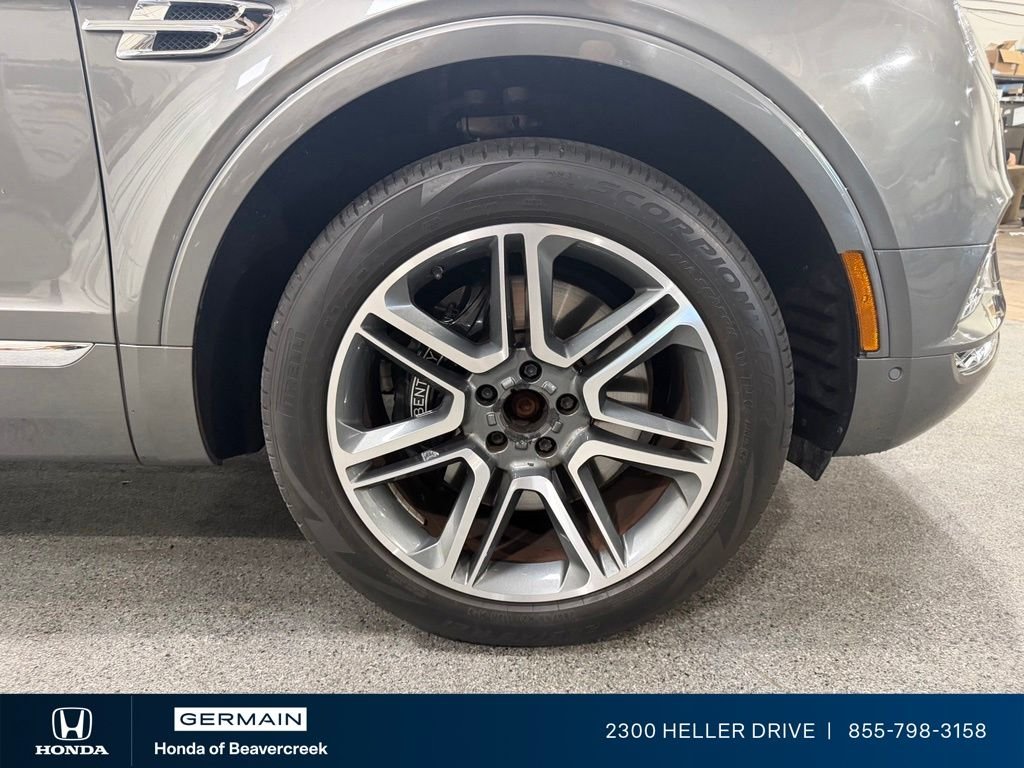 Used 2018 Porcelain Metallic Bentley W12 image 12