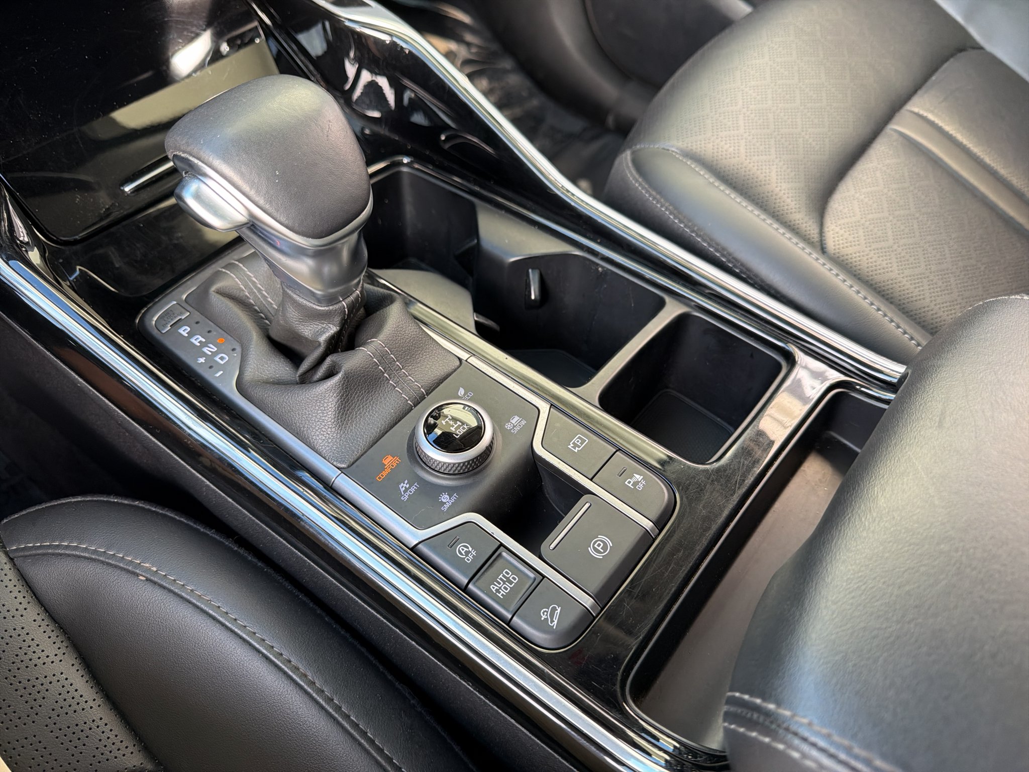 Certified Used 2023 Wolf Gray Kia SX image 25