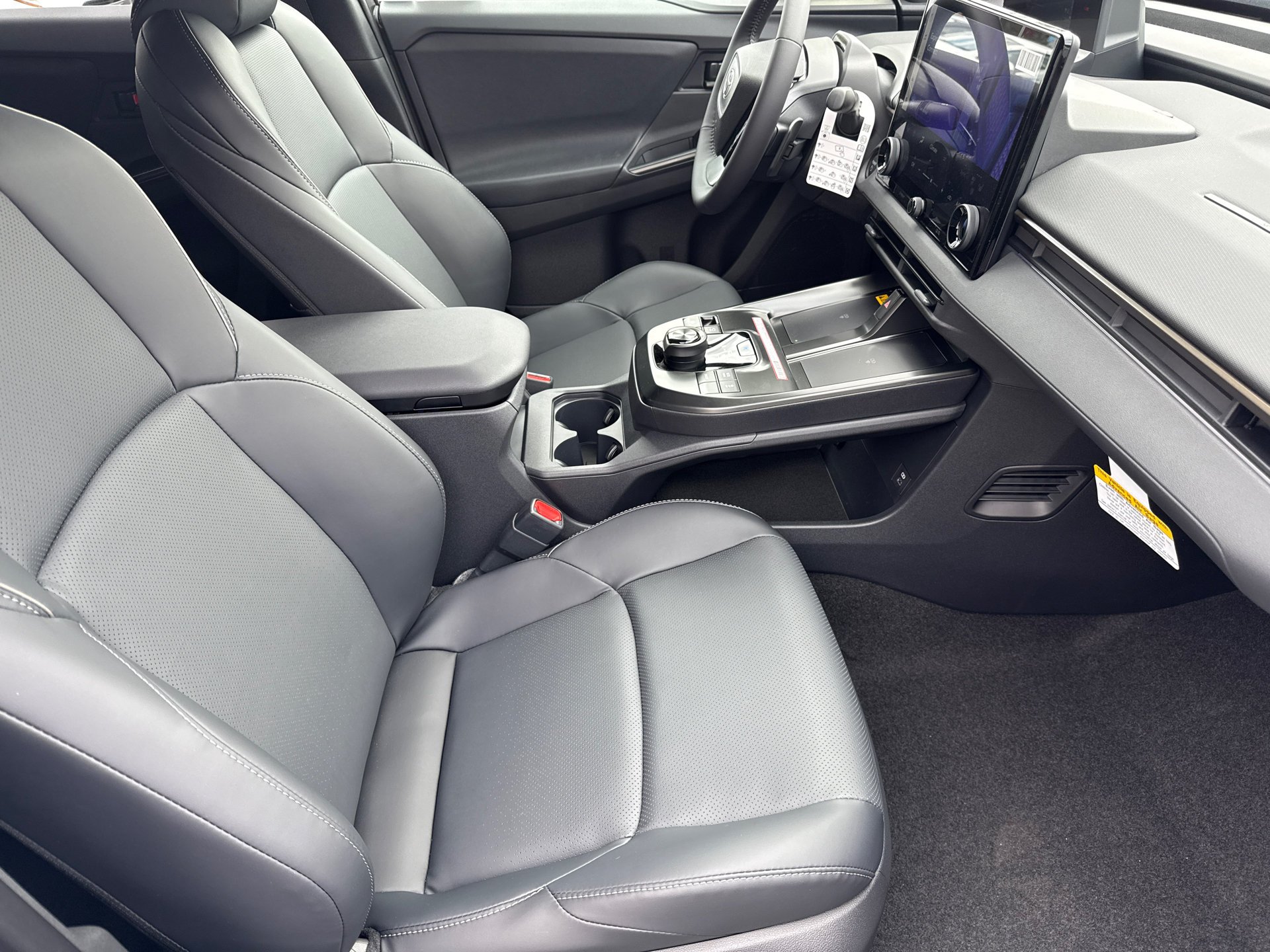 New 2026 Wind Chill Pearl with Midnight Black Metallic roof <sup>1</sup> Toyota  Limited image 15
