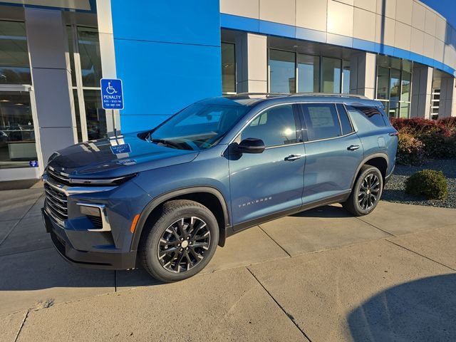 2026 Chevrolet Traverse photo 2