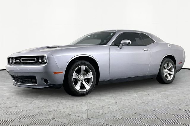 2016 Dodge Challenger SXT's photo