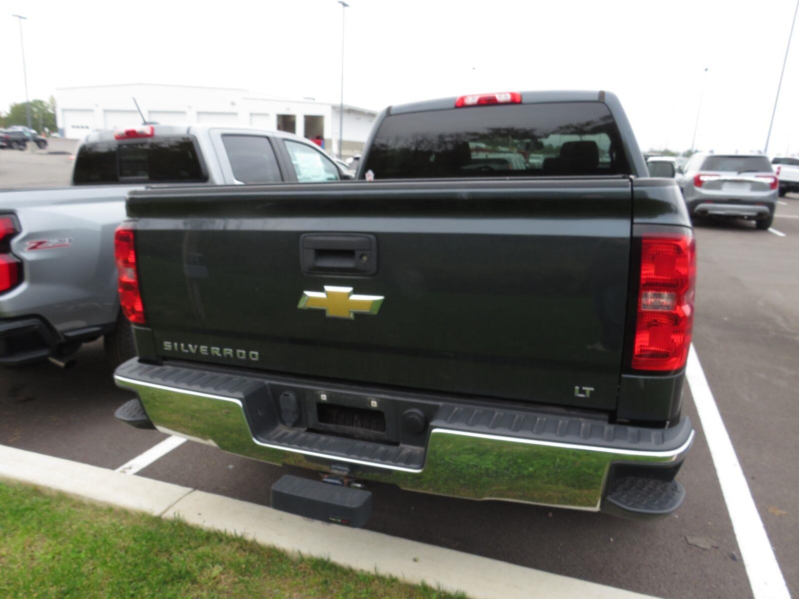 Used 2018 Graphite Metallic Chevrolet LT image 10