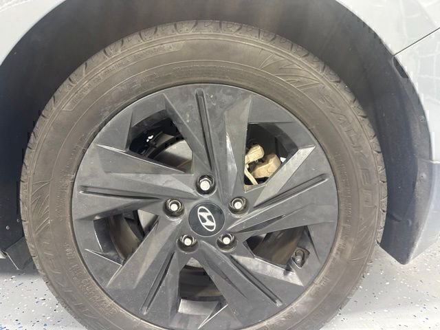 Used 2022 Gray Hyundai SEL image 9
