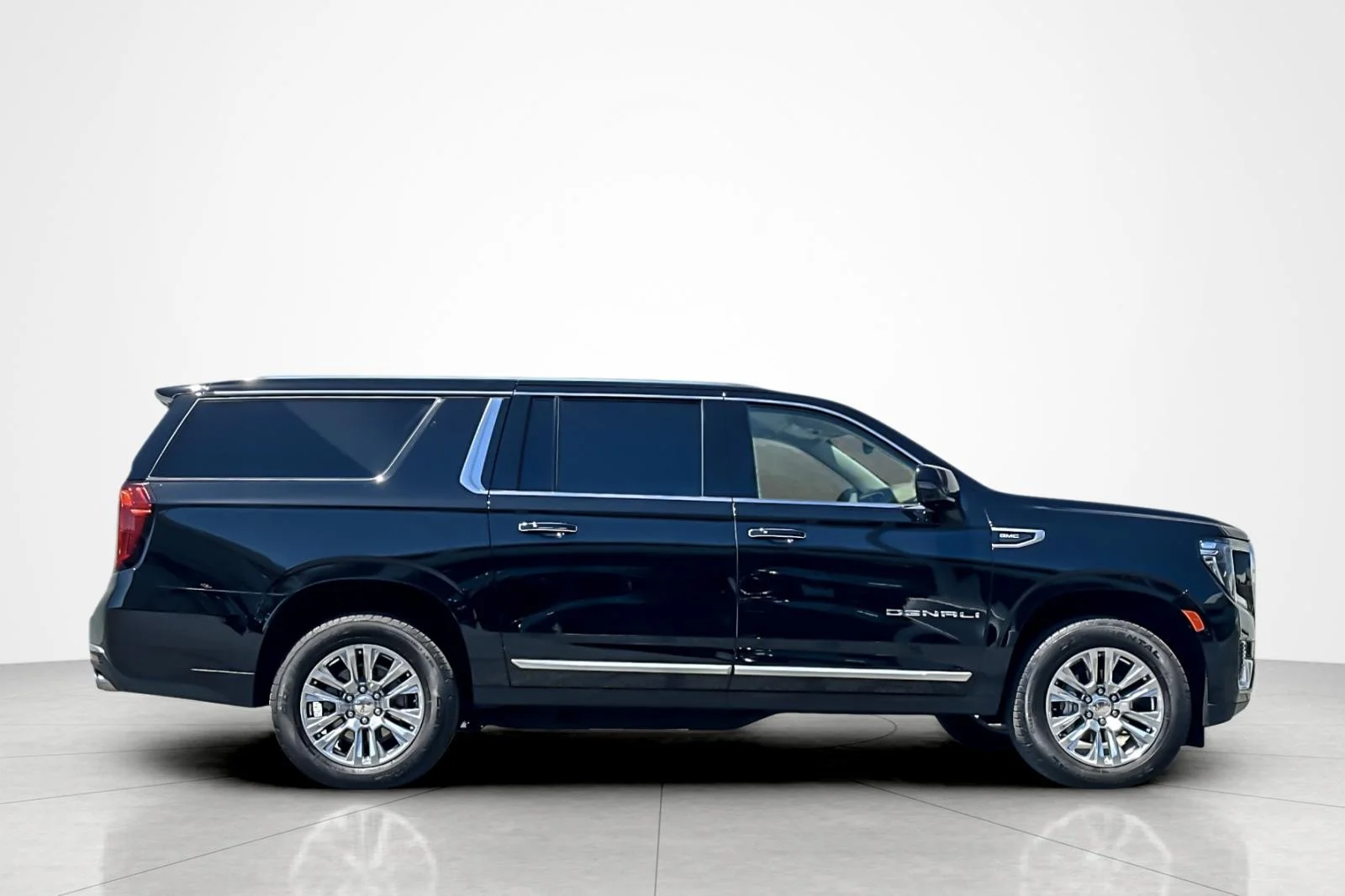 Used 2024 Onyx Black GMC Denali image 6