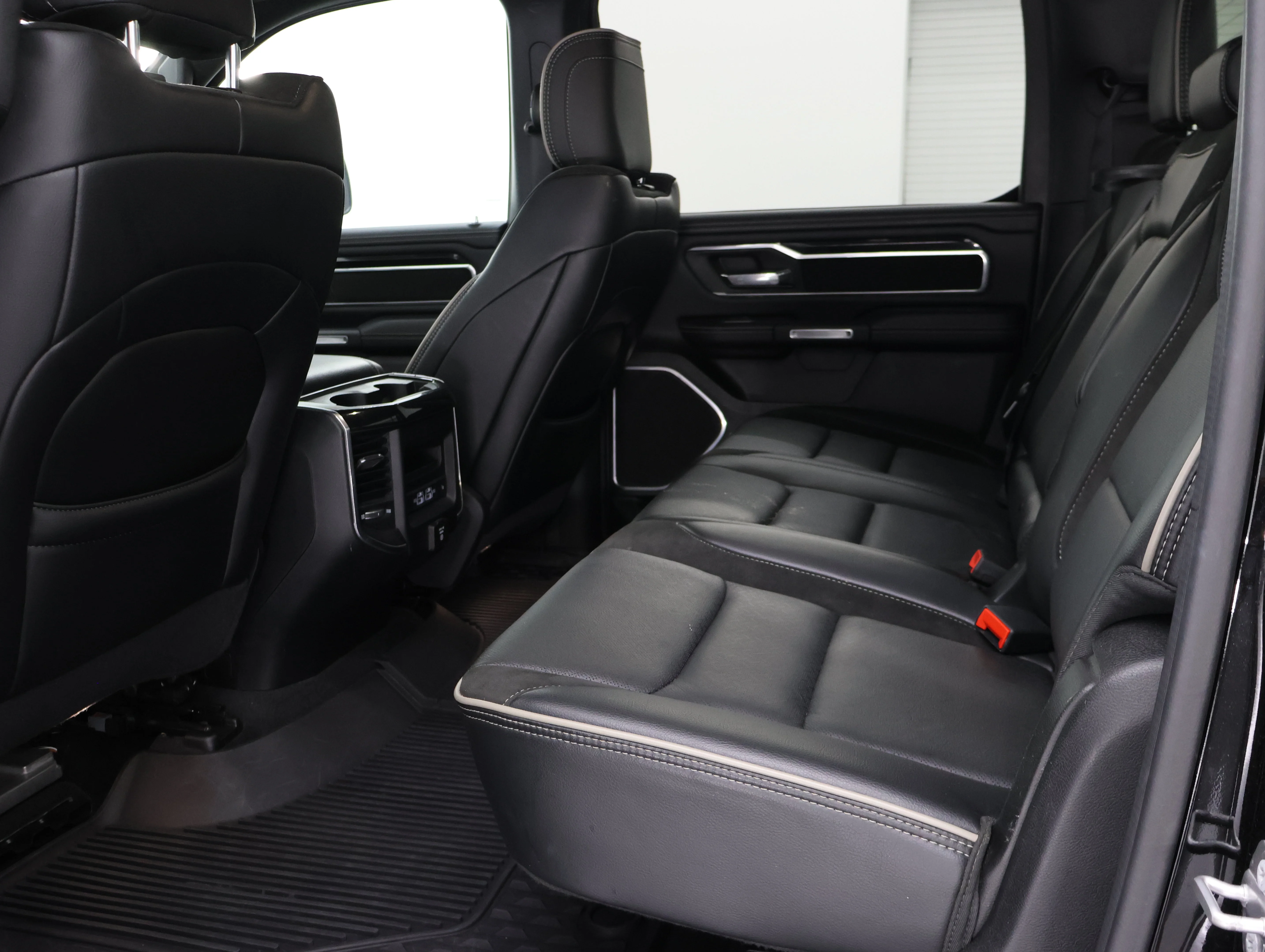 Used 2021 Diamond Black Crystal Pearlcoat Ram Laramie image 9