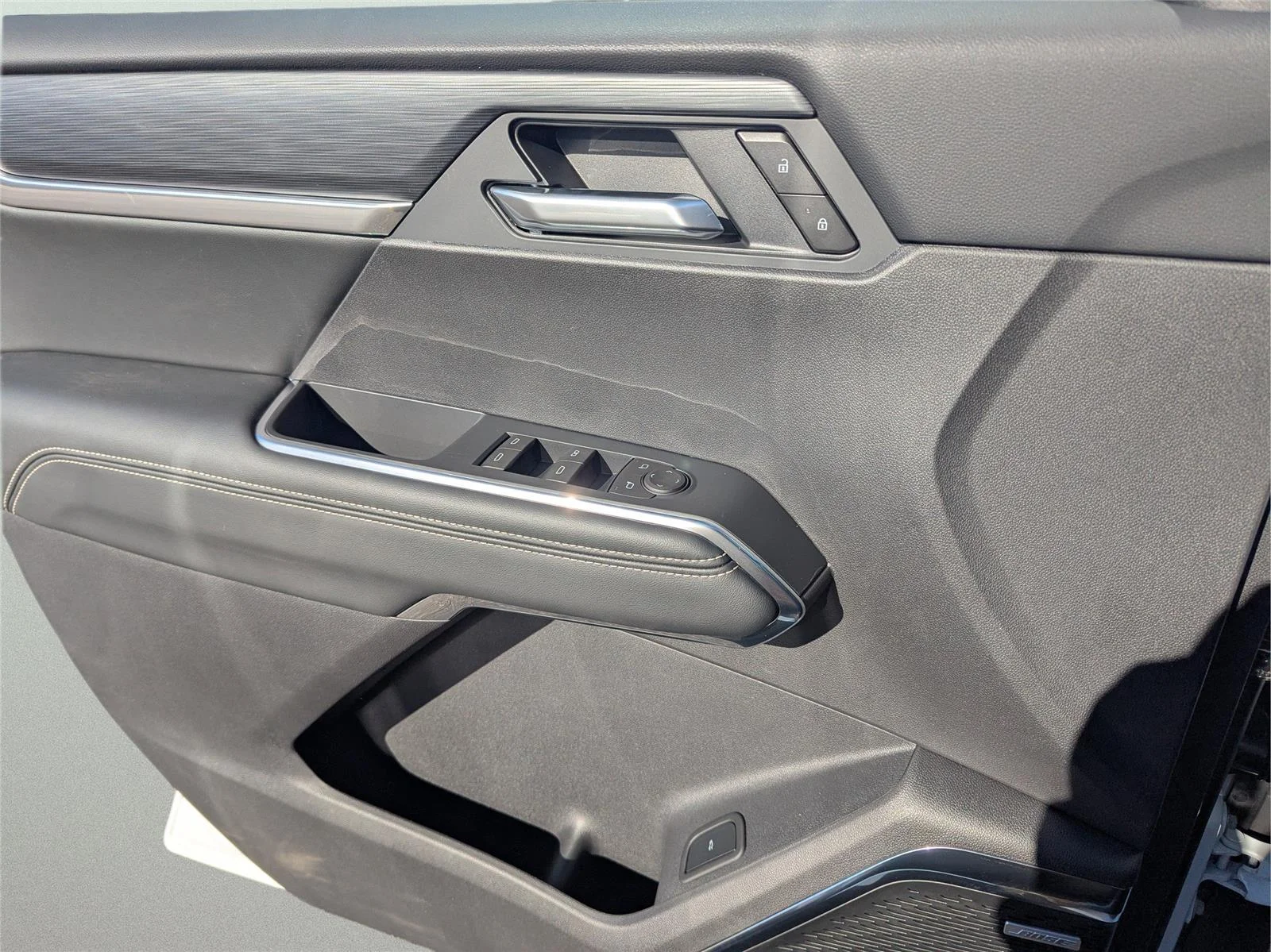 New 2026 Summit White GMC Elevation image 21