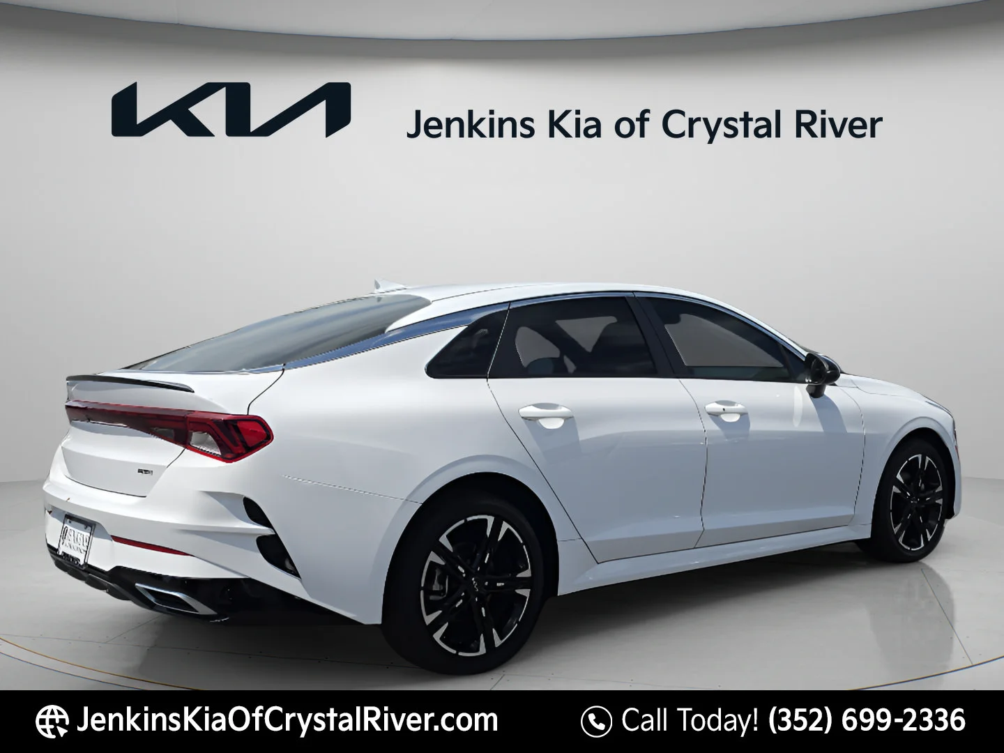 Used 2024 Glacial White Pearl Kia GT-Line image 4