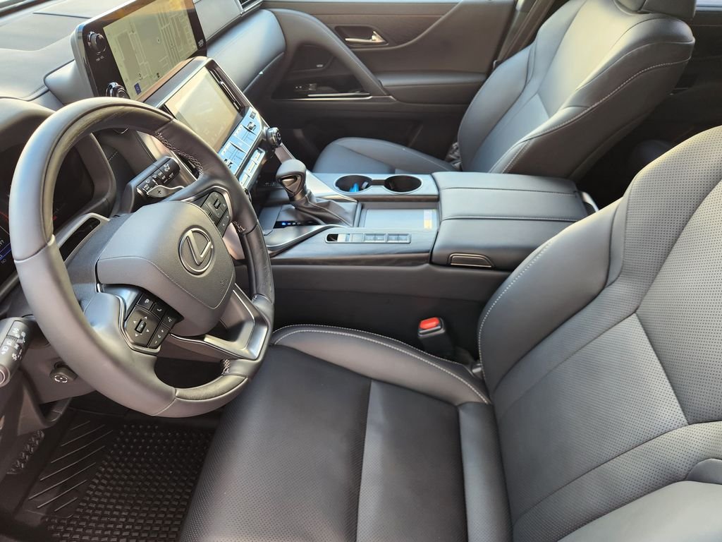 Certified Used 2026 EMINENT WHITE PEARL Lexus 600 Luxury image 13