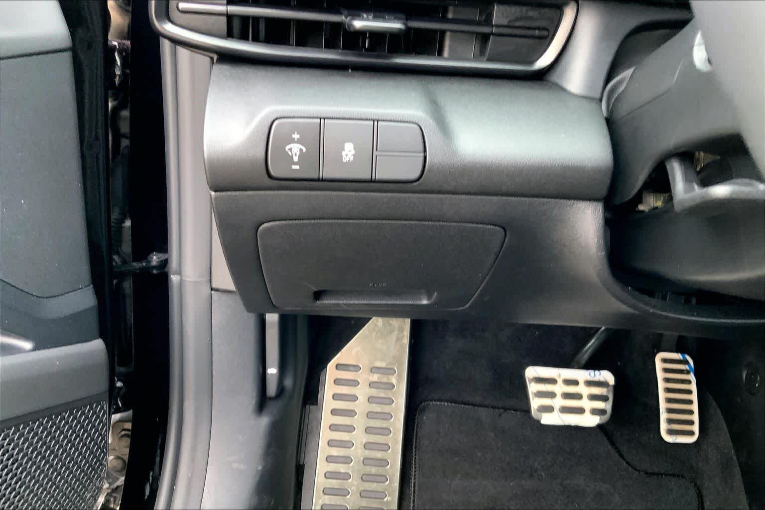 Used 2025 Abyss Black Hyundai SEL Sport image 33