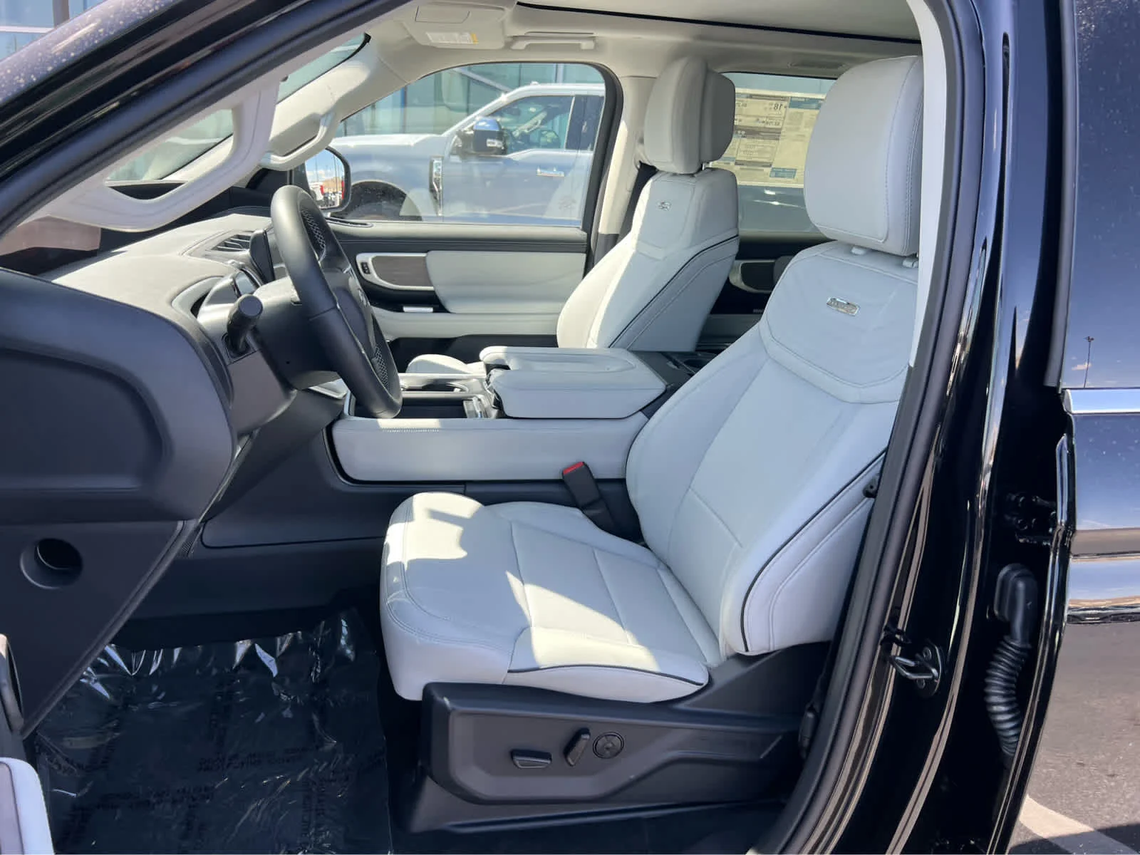 New 2026 Agate Black Metallic Ford MAX Platinum® image 29