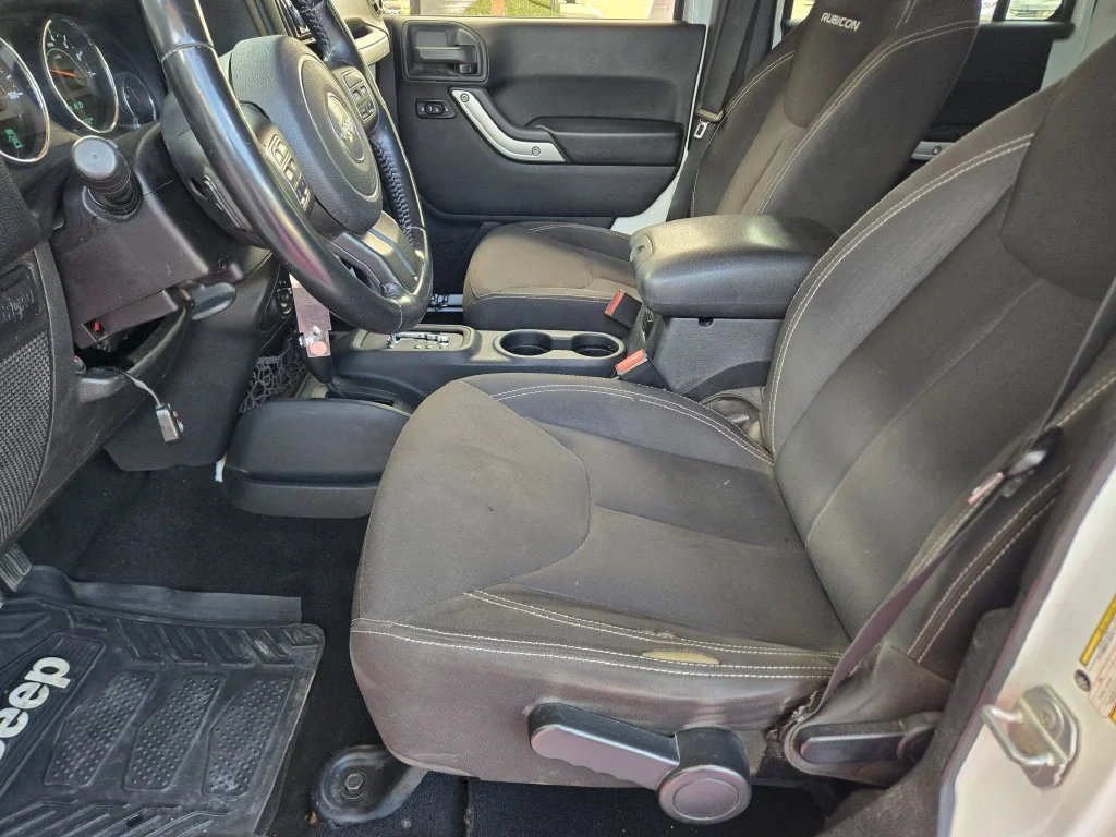 Used 2016 White Jeep Unlimited Rubicon image 15