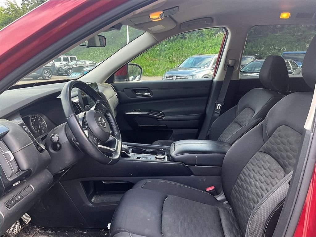 Used 2022 Red Nissan SV image 4