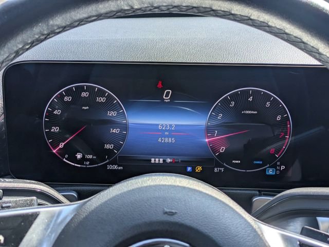 Used 2025 White Mercedes-Benz GLB 250 image 31