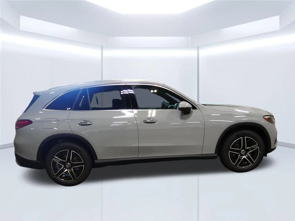 Certified Used 2026 MANUFAKTUR Alpine Grey Mercedes-Benz GLC 300 image 6