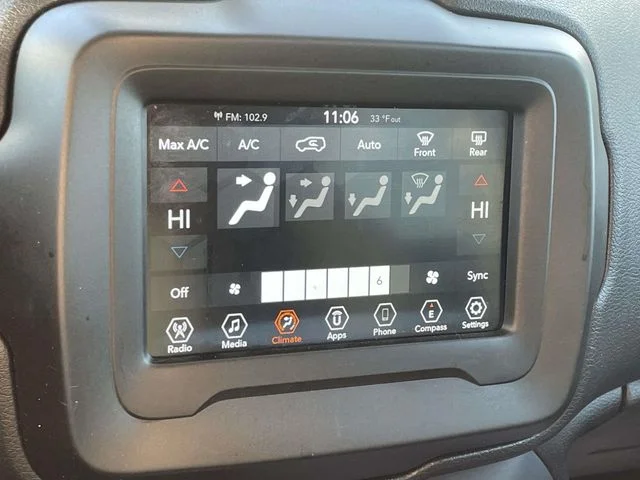 Used 2020 Gray Clearcoat Jeep Latitude image 25