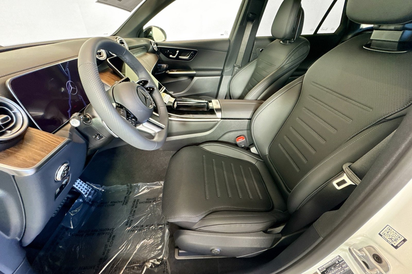 New 2026 Polar White Mercedes-Benz GLC 300 image 18