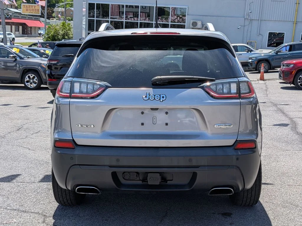Used 2021 Silver Jeep Latitude Lux image 7
