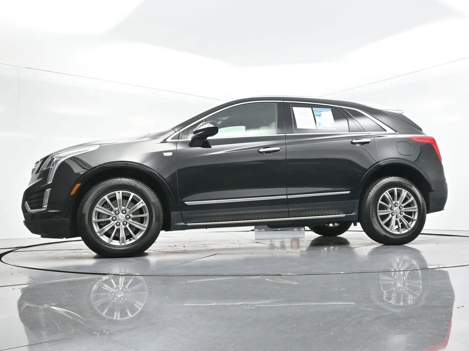 Used 2017 STELLAR BLACK METALLIC Cadillac FWD image 43